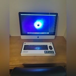 (2011) 21-inch Apple iMac Computer with Expensive Software